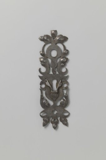 Lock plate decorated with leaf motifs
