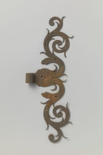 Handle of tinned iron with leaf motifs and volutes