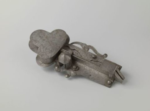 Lock with clover-shaped cover plate