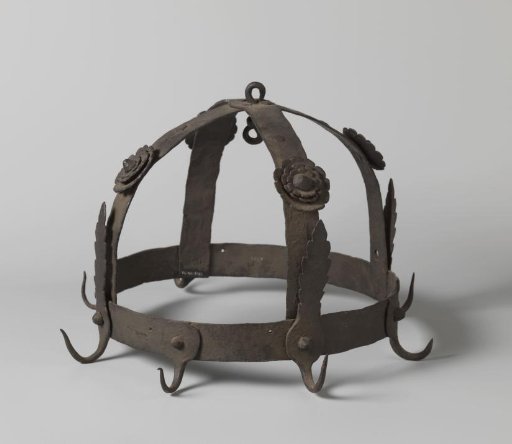 Meat crown with eight hooks