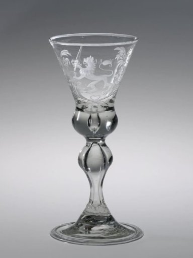 Goblet with climbing Dutch lion and inscription: PEACE AND FREEDOM