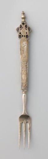 Silver fork with entirely engraved stem. Top with cut-out ornament. Entirely ends in the form of a vase.