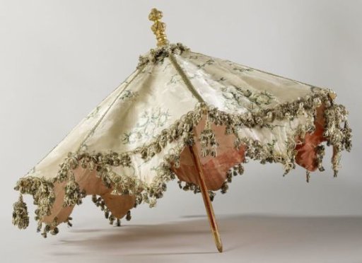 Parasol, with a cover of brocaded taffeta silk on a frame and shaft with a handle of wood, painted and gilded