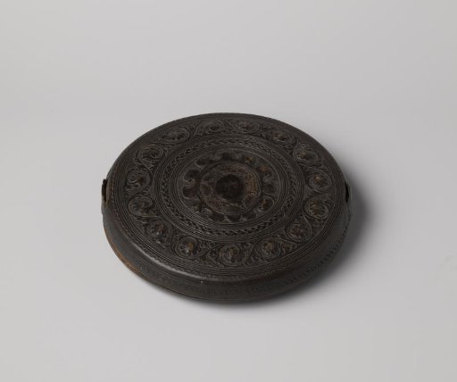Box or case of wood, flat, covered on the outside with brown leather