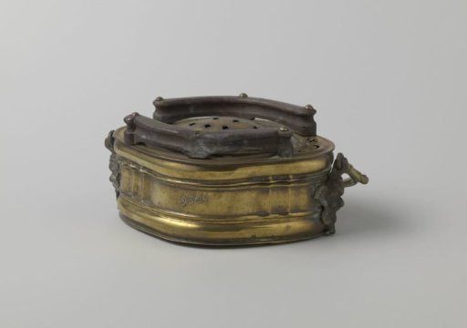 Foot warmer with profiled drum and lid
