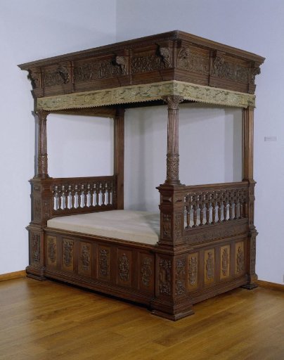Oak Four-Poster Bed with Corner Posts and Ornamentation on Frieze and Panels