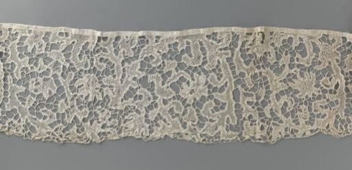 Strip of mixed lace for a superplis with lilies
