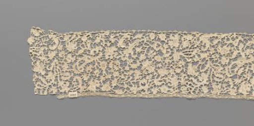 Strip of needle lace for a superplie with iris