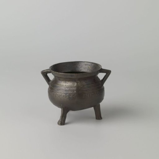 Cooking pot with inscription: MARGRIETIEN BARTOLDS IN DEO SPES MEA ANO 1635
