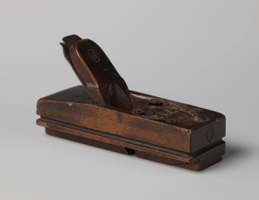 Plane with a grooved top and the year 1755