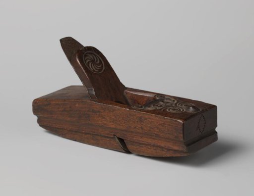 Plane with a grooved top and the year 1791