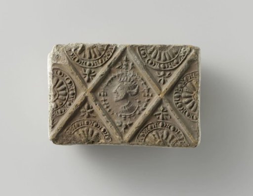 Fireplace stone with a crowned male head in a profiled rhombus.