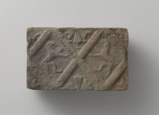 Fireplace with a depiction of two climbing lions, set in two panels
