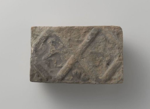 Fireplace with a representation of two climbing lions, placed in two panels