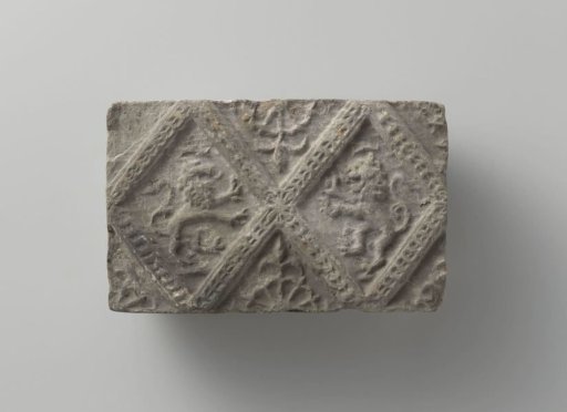 Fireplace with a representation of two climbing lions, placed in two panels