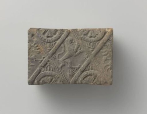 Fireplace with a climbing lion in a diamond