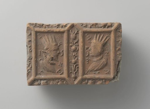 Fireplace with a depiction of crowned male and female heads, placed in two diamonds