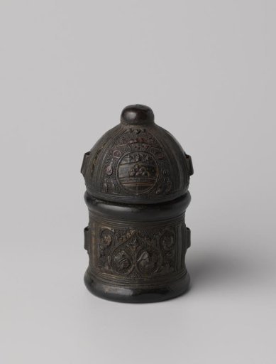 Case or box of leather in the shape of a pyxis