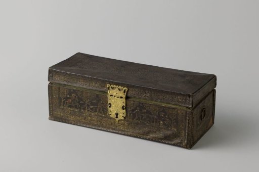 Jewel box covered with leather with stamped decorations