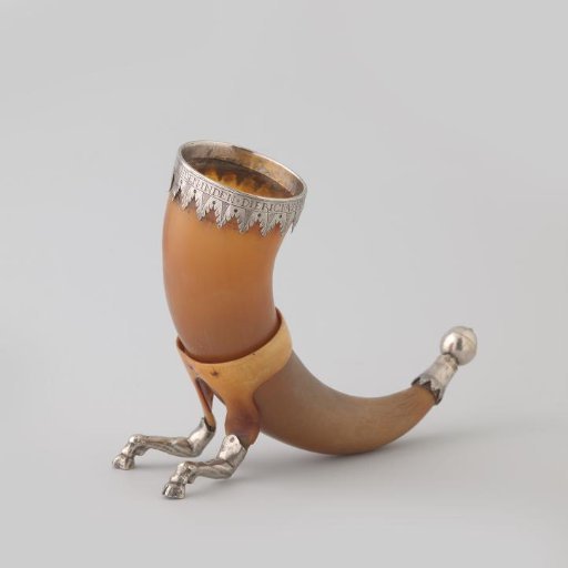 Drinking horn of ox horn in silver mount
