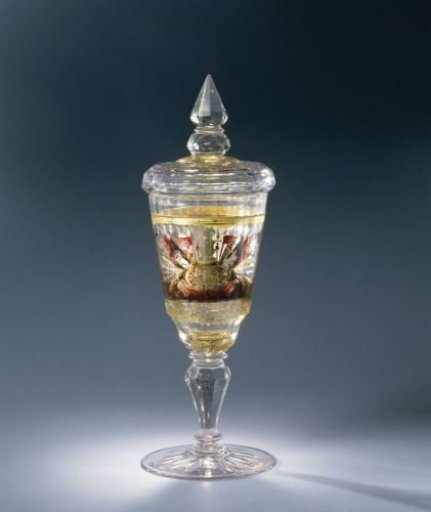 Beaker with lid of Zwischengoldglas, with a powder barrel with armorial trophies and a flower basket