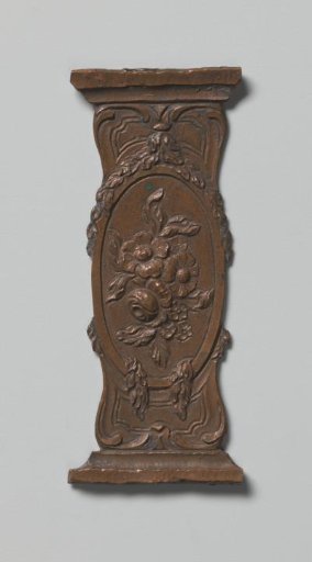 Model for a bow of a book lock with flowers in a medallion