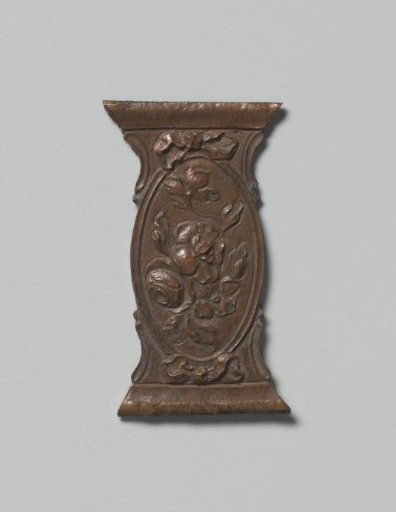 Model for a bow of a book lock with flowers in a medallion