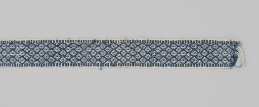 White taffeta ribbon with linen weft, decorated with brocaded work in the form of blue silk checkered ornaments