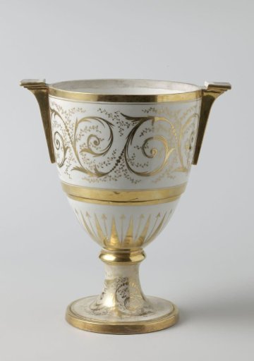 Cup of a chestnut vase