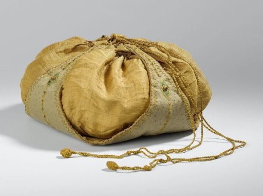 Round purse of ochre-yellow shantung silk, around which a square panel of embroidered green-grey roughened wool decorated with tiger-eye beads