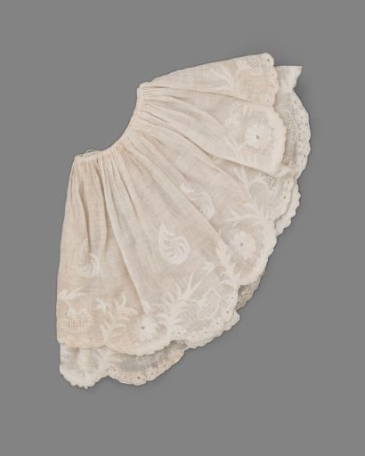Engageante consisting of two layers, scalloped, and embroidered with large flowers on wavy stems