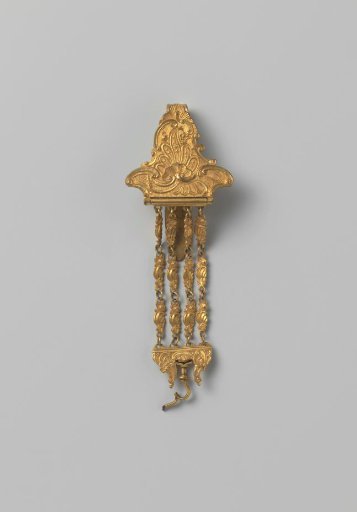 Chatelaine, intended for a watch, consisting of a hook and four chains