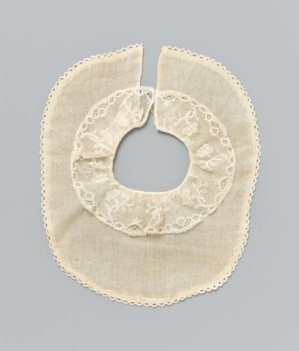 Scarf of glass batiste with a strip of Mechelen lace around the neck opening