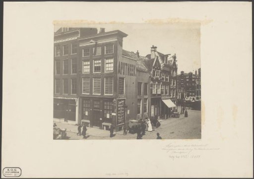 View of a shop-residence on the Muntplein, corner of the Kalverstraat
