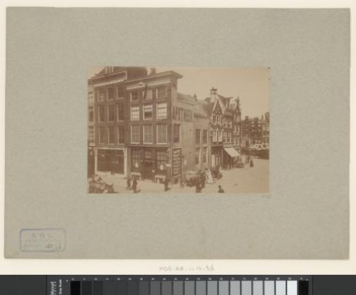 View of a shop-residence on the Muntplein, corner of the Kalverstraat