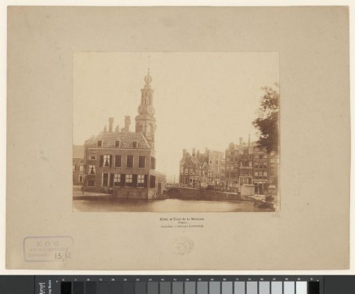 View of the Singel with Logement De Munt and the Munttoren
