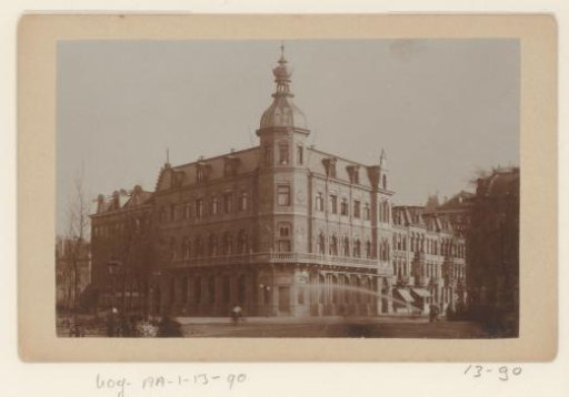 View of a café on the Hobbemastraat