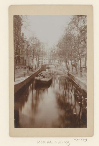View of the Warmoesgracht
