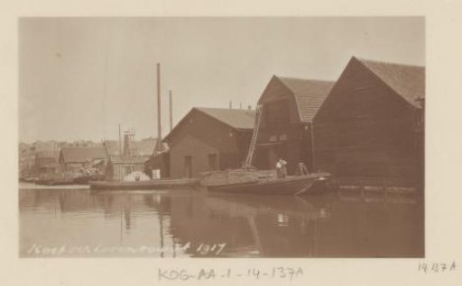 View of the Kostverlorenvaart near the De Wittenkade