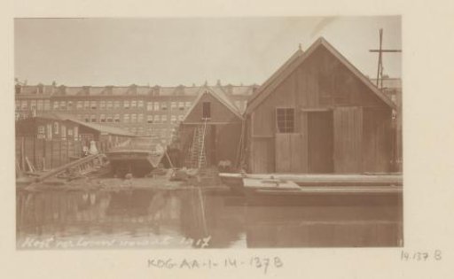 View of the Kostverlorenvaart near the De Wittenkade
