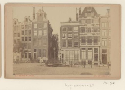 View of the Nieuwezijds Voorburgwal at the Stilsteeg