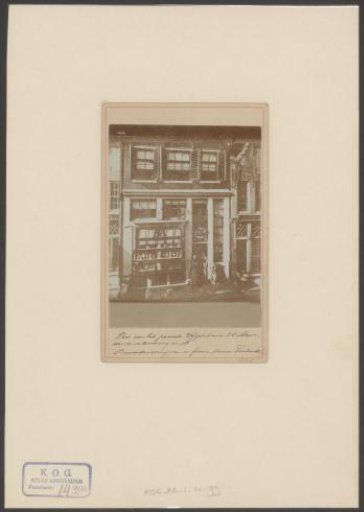 View of the facade of Vijzelstraat 38 before renovation