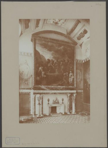 View of the southern fireplace in the Mozeszaal in the Paleis op de Dam