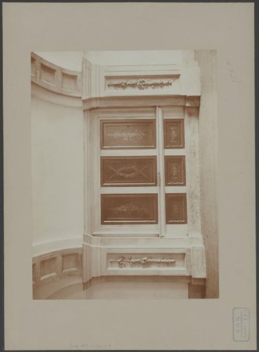 View of the northern wall of the room of the commissioners of the Wisselbank in the Paleis op de Dam
