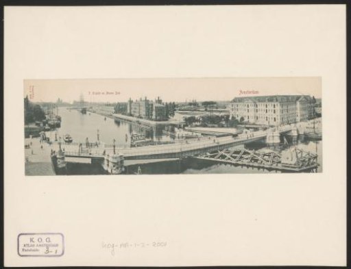 View of the Prins Hendrikkade and 's Lands Zeemagazijn