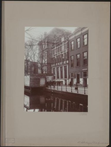 View of the Oudezijds Achterburgwal at the Agnietenstraat