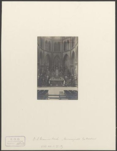 View of the interior of the Onze-Lieve-Vrouwekerk in Amsterdam