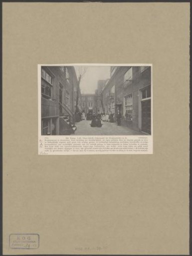 Residents of the Evangelical Lutheran Diaconate Court in the Konijnenstraat in Amsterdam
