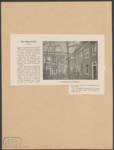 View of the courtyard of the Rijpenhofje in Amsterdam