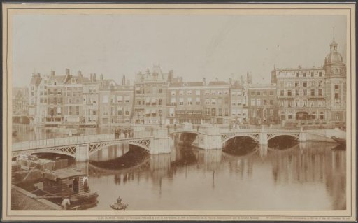 View of the Halvemaansbrug and the Doelenhotel